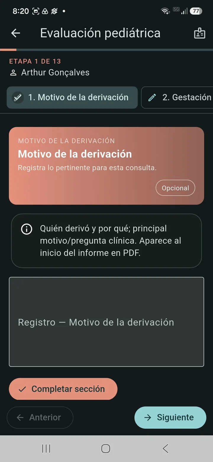 Evaluación pediátrica que empieza por el motivo de la derivación de la consulta del bebé